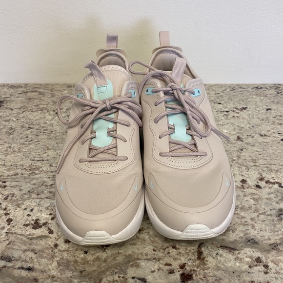 Nike Air Max Dia in Tan and Mint - Picture 2 of 8